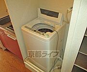 高さが調節できる便利なシューズボックスです。