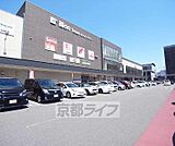 万代　五条西小路店まで357m 複合商業施設なのでここで全部揃います。