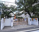 伏見住吉小学校まで500m 活気溢れる小学校です。