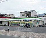 ファミリーマート京都深草フチ町店まで191m 竹田駅と藤森駅の中心のコンビニです。どちらの駅までも1本
