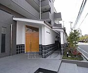 日本の蔵のような造り。