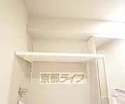 脱衣所に便利な収納です。