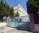 勧修小学校まで367m