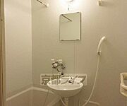 鏡や手洗い場も・
