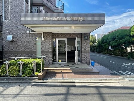 管理人さんがメンテナンスしてくれるエントランス。