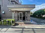 管理人さんがメンテナンスしてくれるエントランス。 
