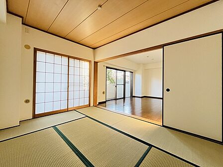 お子様にとっていいお昼寝空間になる和室は、ぜひリビングのお隣で。 