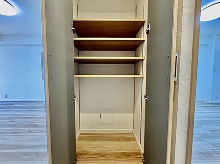 全居室はもちろん、共用スペース収納もあり、すっきり片づけて広く使えます。 
