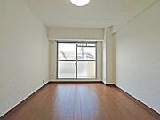 たっぷりの陽光と、心地よい風が舞い込みます。 