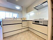 動線が短く、手早く作業できるＬ型キッチン。家事がスムーズに進みます。 