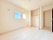 室内空間は明るい色合いで統一しています。 