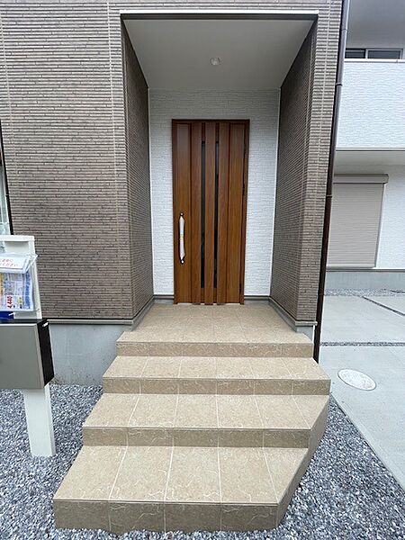 玄関を拡大表示