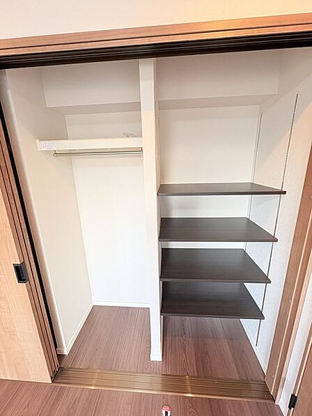 各居室には収納がついています。