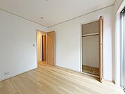 たっぷりの陽光と、心地よい風が舞い込みます。 