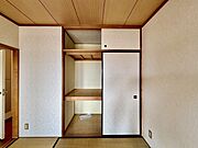 ご家族の思い出も大切にしまっておけるたっぷり収納。 