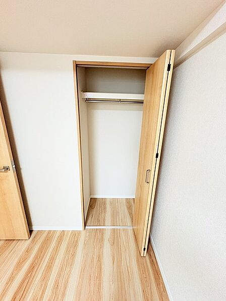 各居室には収納がついています。