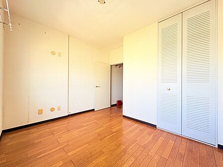 洋室は子供部屋にもちょうどいいサイズ感です。