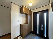 靴がしっかり収まるから、散らかりがちな玄関もスッキリ。 