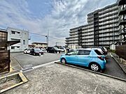 マンション敷地内の駐車場