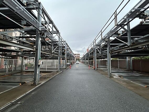 駐車場。