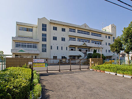 久喜市立東鷲宮小学校(390m)