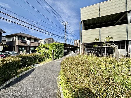 マンション敷地内のバイク置き場