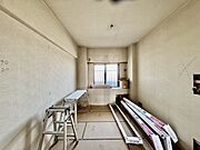 リノベーション工事中。たっぷりの陽光に包まれる明るい住まい。 
