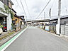 外観：駐車が苦手な方にも嬉しい、前面6ｍ道路に面した住まい。 