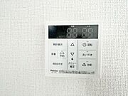 キッチンからボタンでピッとワンプッシュでお風呂が沸かせます。 