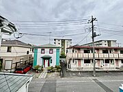 幹線道路から1本入った現地は、想像以上に静かに感じられます。 