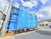 車通りの少ない閑静な住宅地、のびのびした子育てに適します。 