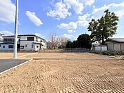 前面道路は歩道も整備され、小さなお子様にも安心です。 