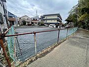 車の通りも少ない閑静な住宅地。子育てにも、第二の人生にも。 