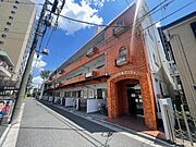 さいたま新都心駅徒歩11分、大宮駅徒歩14分の近さ。通勤通学に便利で、駅周辺の生活施設も利用しやすい。 