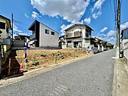 土地を見て、間取りが気になりましたら、すぐに図面を引ける設計士さんをご紹介することも出来ます。ご相談ください。 