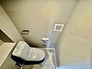 お掃除らくらく。便座脇の操作盤をなくした、リモコンタイプのお手洗い。 