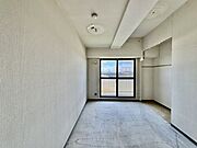 リフォーム工事中。たっぷりの陽光と、心地よい風が舞い込みます。 