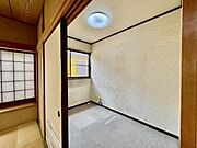 リフォーム工事中。収納力と使い勝手がうれしいウォークインクローゼットがあります 