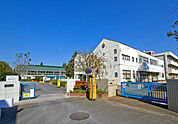 春日部市立桜川小学校（910m）