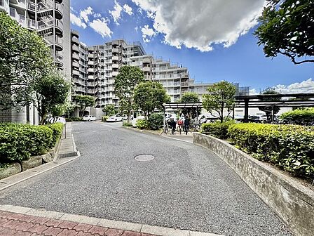 マンション敷地内の駐車スペース