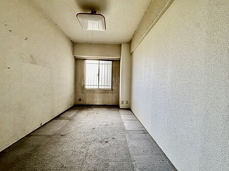 リフォーム工事前。この部屋だれの部屋にしようかな、なんて会話を現地で楽しんでください。