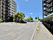 マンション敷地内の駐車スペース