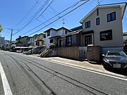 閑静な住宅地で、小さなお子様がいるご家族にも安心。 