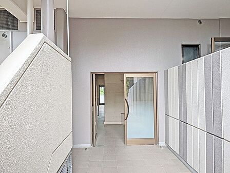 ゴミのないスッキリとしたエントランスです。