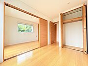 室内空間は明るい色合いで統一しています。 