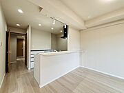 料理をしながらでも、ご家族との会話を楽しめる対面キッチン。 