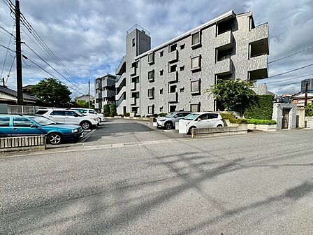 越谷駅徒歩7分の近さ。 忙しい朝が助かる立地、 暮らしにゆとりが生まれます。