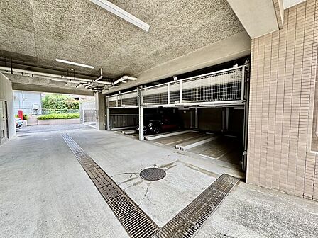 マンション敷地内の駐車スペース