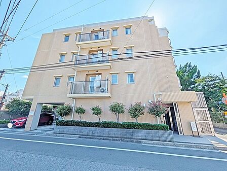 幹線道路から1本入った現地は、想像以上に静かに感じられます。