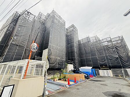 幹線道路から1本入った現地は、想像以上に静かに感じられます。